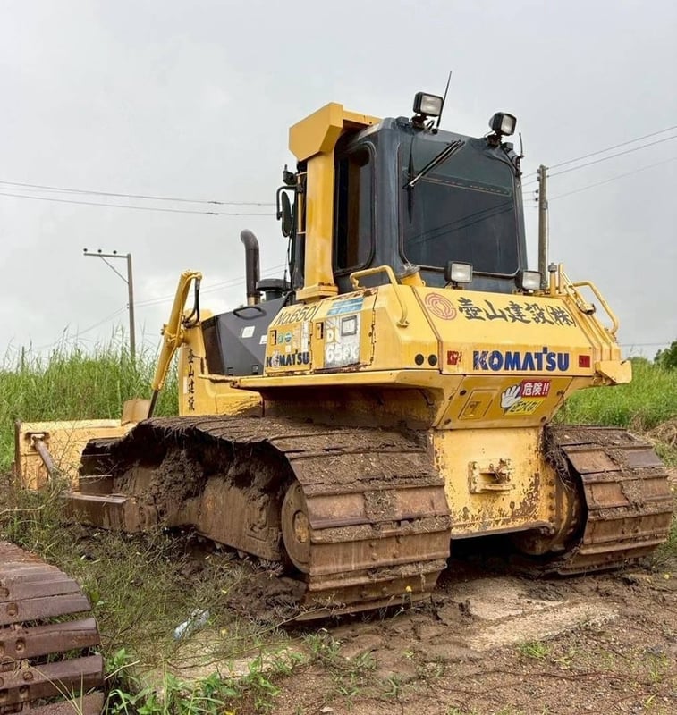 รถเเทรกเตอร์Komatsu D65PX-15CEO รถเเทรกเตอร์Komatsu D65PX-15CEO