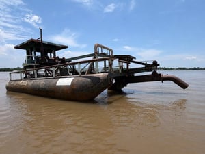 เรือดูดทราย สวย ๆ สภาพ ยาว 13.5 ไม่ผุ เรือดูดทราย สวย ๆ สภาพ ยาว 13.5 ไม่ผุ