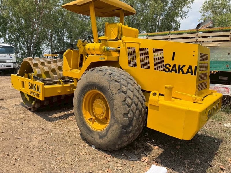 รถบด10ตัน2เพลา หนามหุ้มเรียบ SAKAI  SV500TF