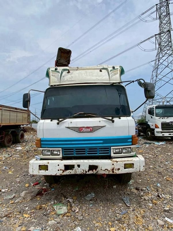 10 ล้อคอกสูง 1 เพลา ติดมือขยุ้ม