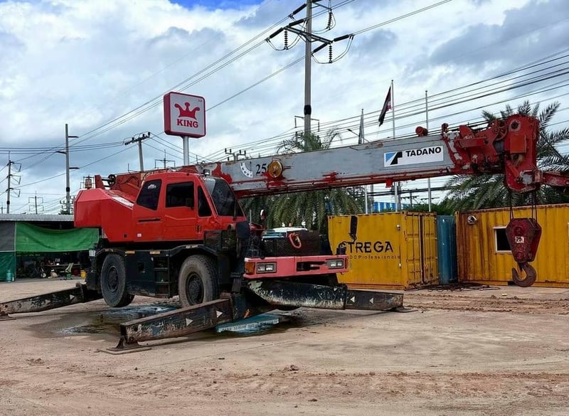 รถเครน4ล้อ 25 ตัน 𝗧𝗔𝗡𝗔𝗗𝗢 𝗧𝗥𝟮𝟱𝟬-𝗠𝟲 รถเครน4ล้อ 25 ตัน 𝗧𝗔𝗡𝗔𝗗𝗢 𝗧𝗥𝟮𝟱𝟬-𝗠𝟲