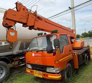 6  ล้อ ติดเครน 2.9 ตัน แบรนด์ Aichi  ประเทศญี่ปุ่น 