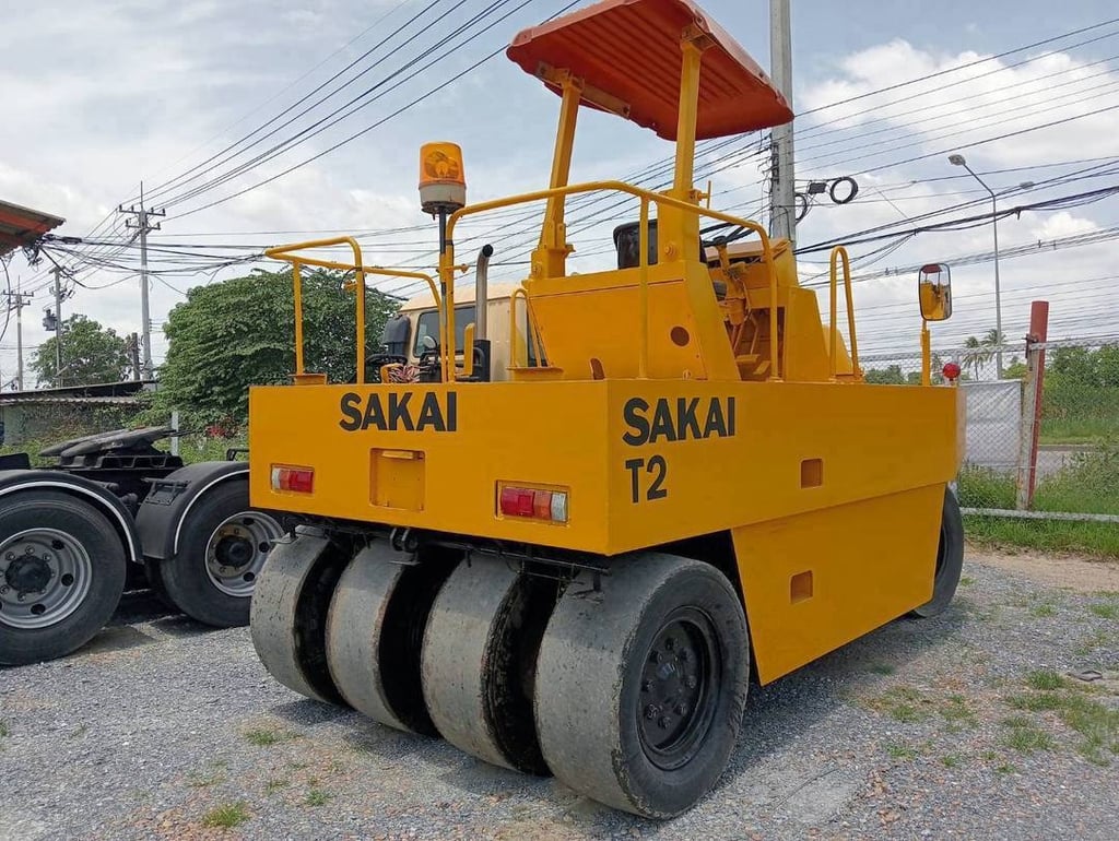 รถบด7 ล้อยาง SAKAI T2