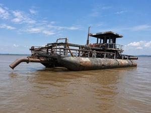 เรือดูดทราย สวย ๆ สภาพ ยาว 13.5 ไม่ผุ เรือดูดทราย สวย ๆ สภาพ ยาว 13.5 ไม่ผุ