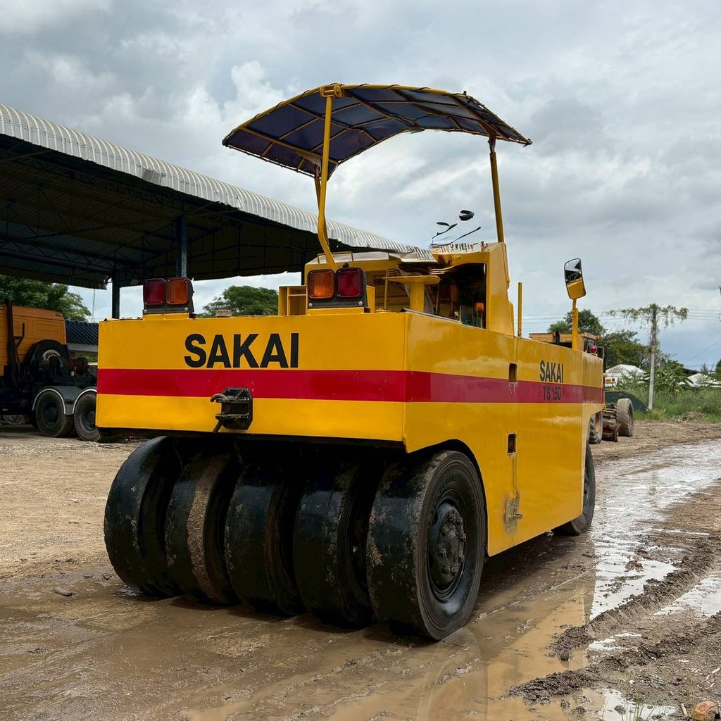 รถบด 9 ล้อยาง SAKAI TS150