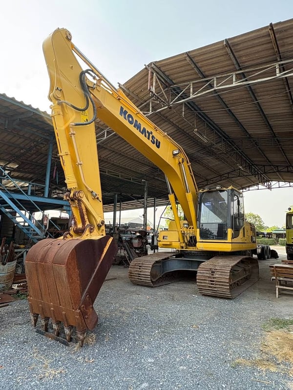 รถขุด Komatsu pc200-8 mo