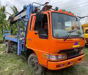 รถเจาะเสาไฟฟ้า 6 ล้อ