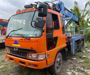 รถเจาะเสาไฟฟ้า 6 ล้อ