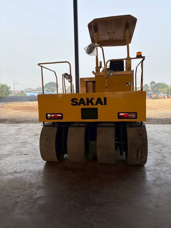 รถบดล้อยาง 7 ล้อ SAKAI T2