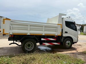 6 ล้อดั้ม Hino Dutro