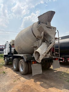 รถโม่ปูน 10 ล้อ 2 เพลา Nissan