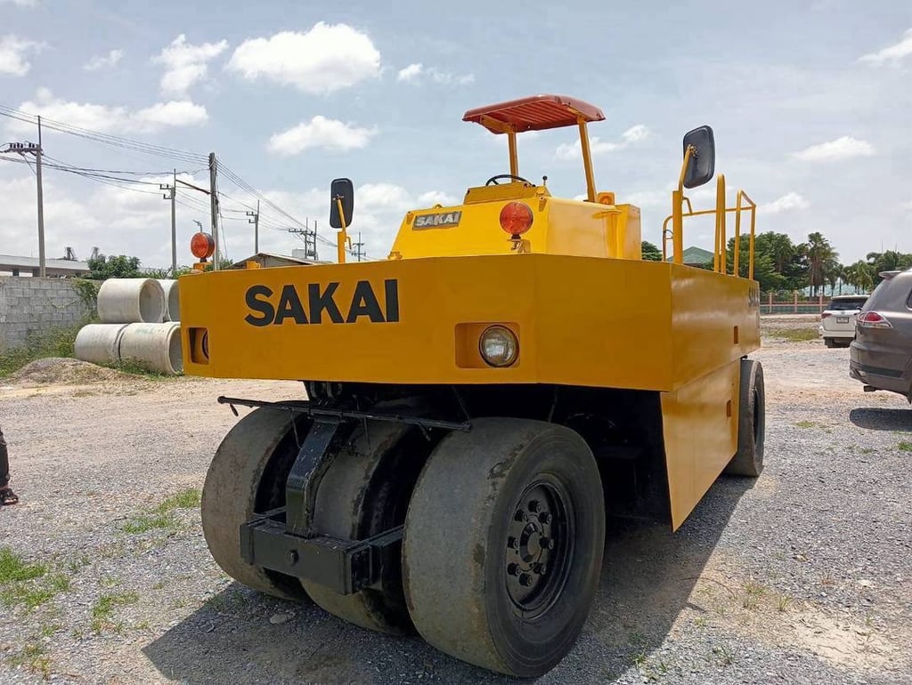 รถบด7 ล้อยาง SAKAI T2 รถบด7 ล้อยาง SAKAI T2