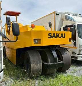 รถบดล้อยาง 7 ล้อ Sakai T2