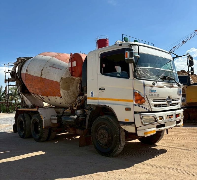 รถโม่ปูน 10 ล้อ