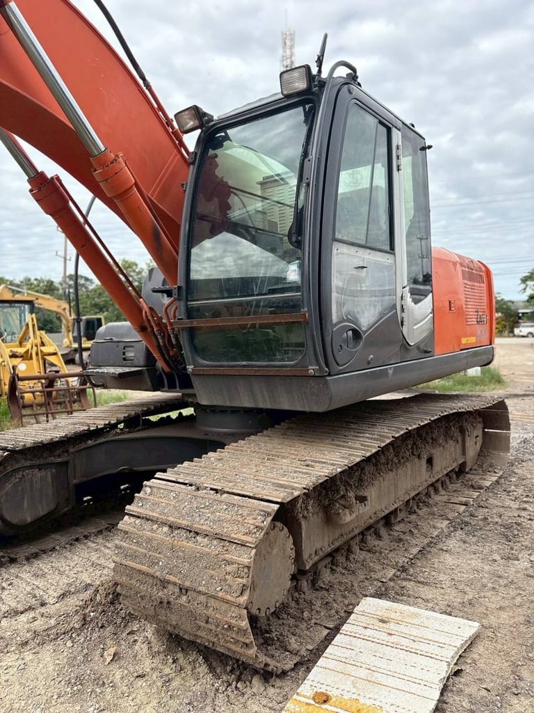 แบคโฮ20 ตันติดเเม่เหล็กไฟฟ้า