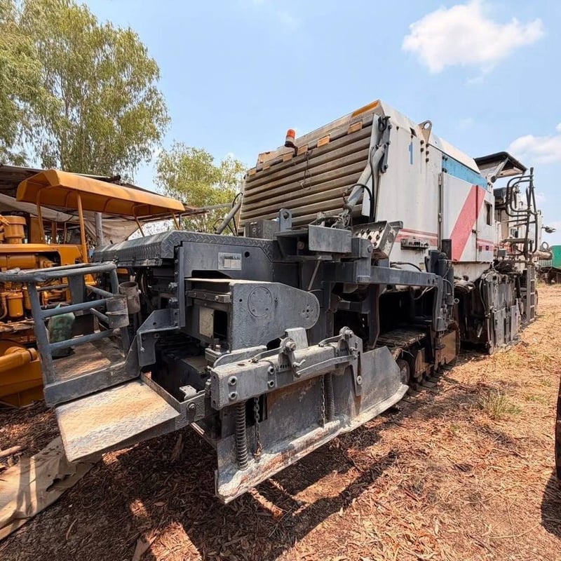 รถไสถนนWirtgen W 2200 CR ปี 2003 พร้อมหางพ่วงโรยปูน