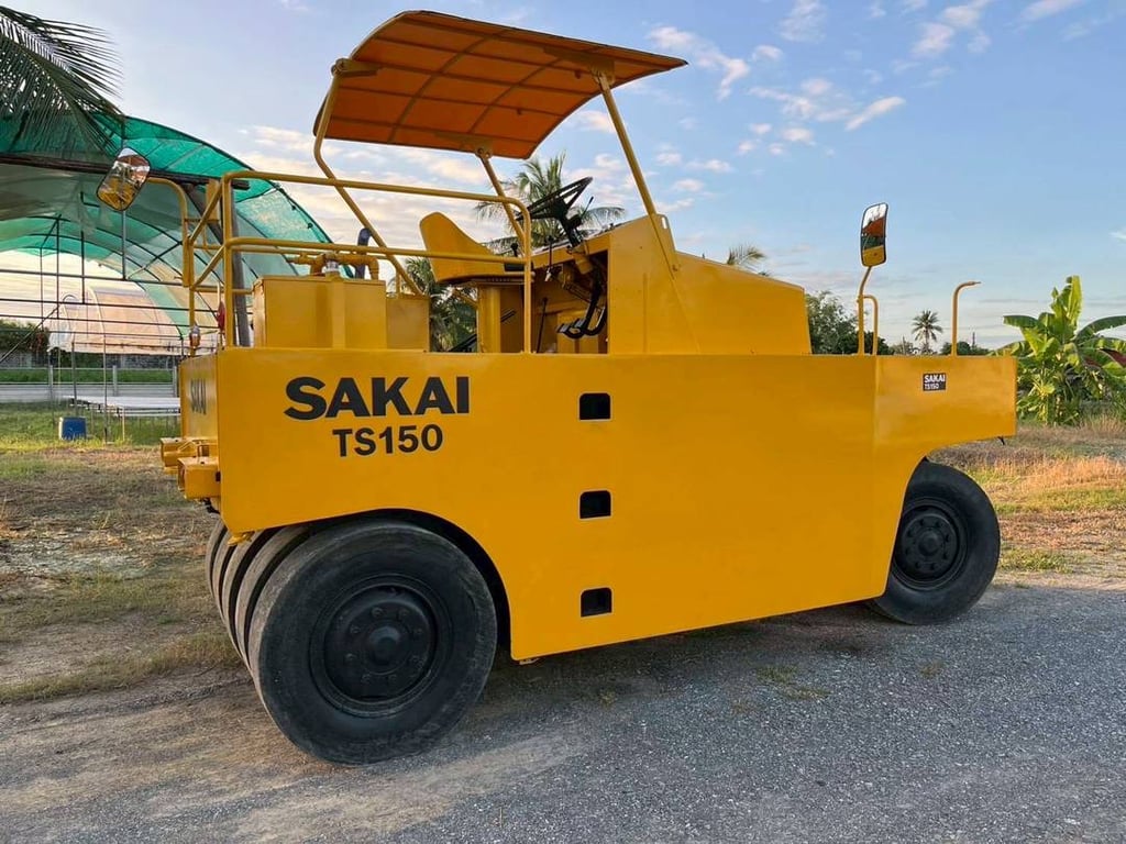 รถบดล้อยาง 9 ล้อ SAKAI TS150 รถบดล้อยาง 9 ล้อ SAKAI TS150