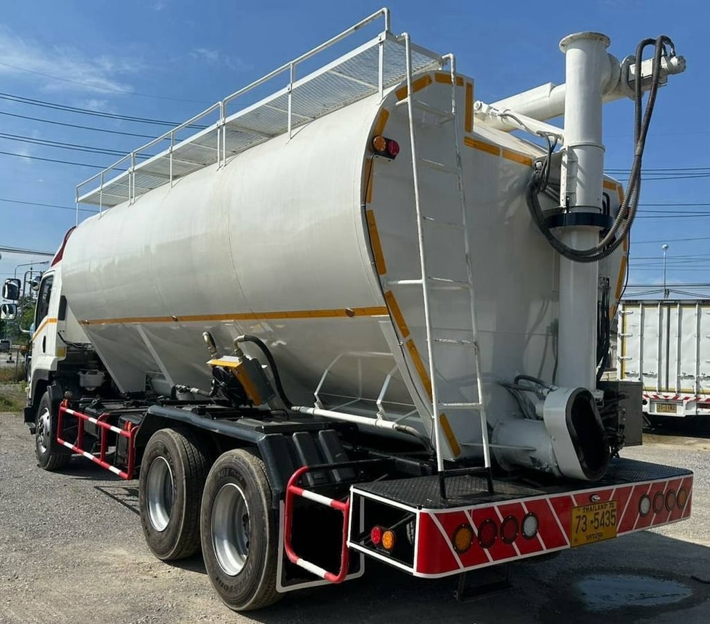 10 ล้อ 1 เพลารถเบ้าท์อาหารสัตว์ 10 ล้อ 1 เพลารถเบ้าท์อาหารสัตว์