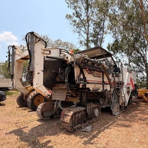รถไสถนนWirtgen W 2200 CR ปี 2003 พร้อมหางพ่วงโรยปูน