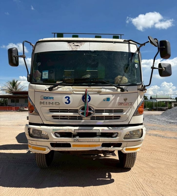HINO  330แรงม้า รถบรรทุก 10ล้อ โม่ผสมปูน ปี2015