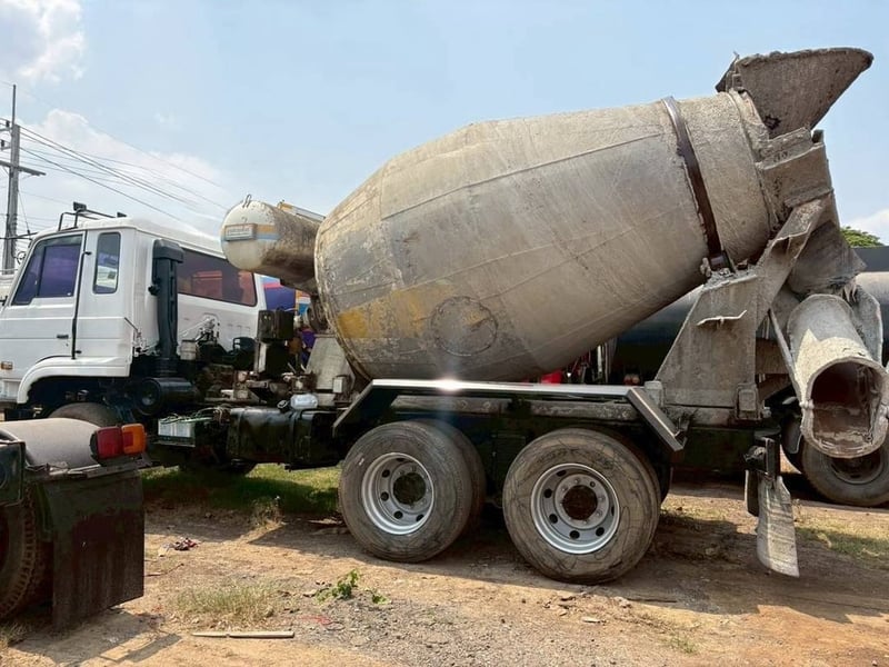 รถโม่ปูน 10 ล้อ 2 เพลา Nissan