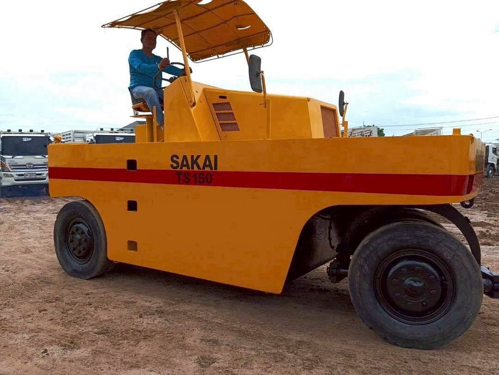รถบด 9 ล้อยาง SAKAI TS150 รถบด 9 ล้อยาง SAKAI TS150