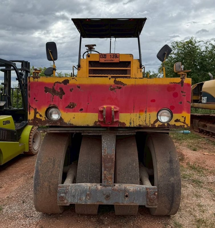 รถบด 9 ล้อยาง SAKAI TS7409