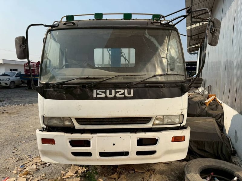 6 ล้อติดเครน 4.5 ตัน กระบะยาว 6 เมตร 6 ล้อติดเครน 4.5 ตัน กระบะยาว 6 เมตร