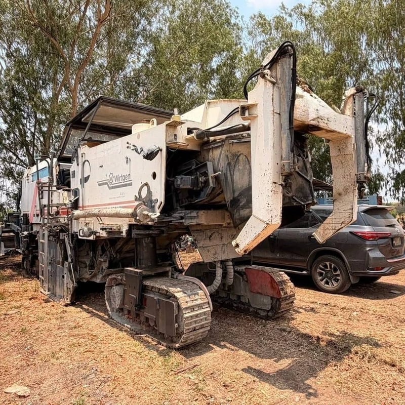 รถไสถนนWirtgen W 2200 CR ปี 2003 พร้อมหางพ่วงโรยปูน