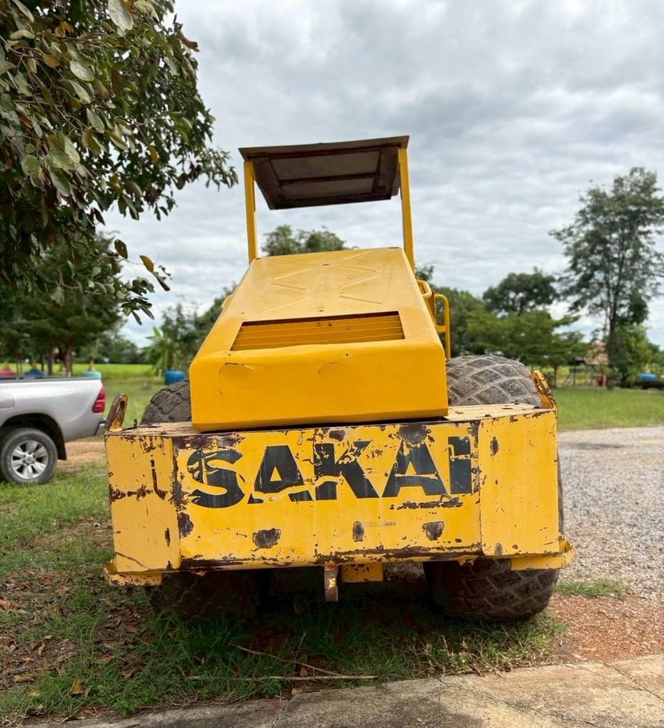 รถบด 10 ตัน SAKAI SV512D