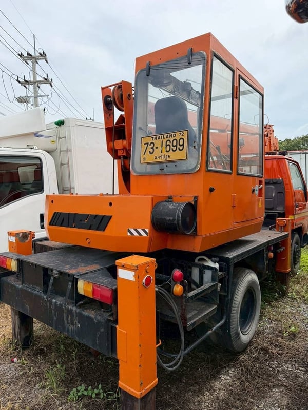 6  ล้อ ติดเครน 2.9 ตัน แบรนด์ Aichi  ประเทศญี่ปุ่น 