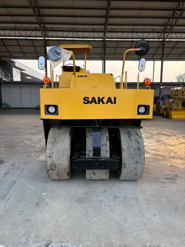 รถบดล้อยาง 7 ล้อ SAKAI T2