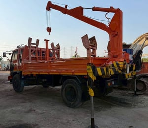 6 ล้อ ติดเครน 3 ตัน ยกเสาไฟ 