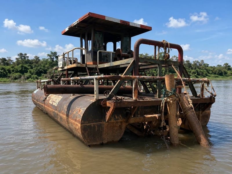 เรือดูดทราย สวย ๆ สภาพ ยาว 13.5 ไม่ผุ เรือดูดทราย สวย ๆ สภาพ ยาว 13.5 ไม่ผุ