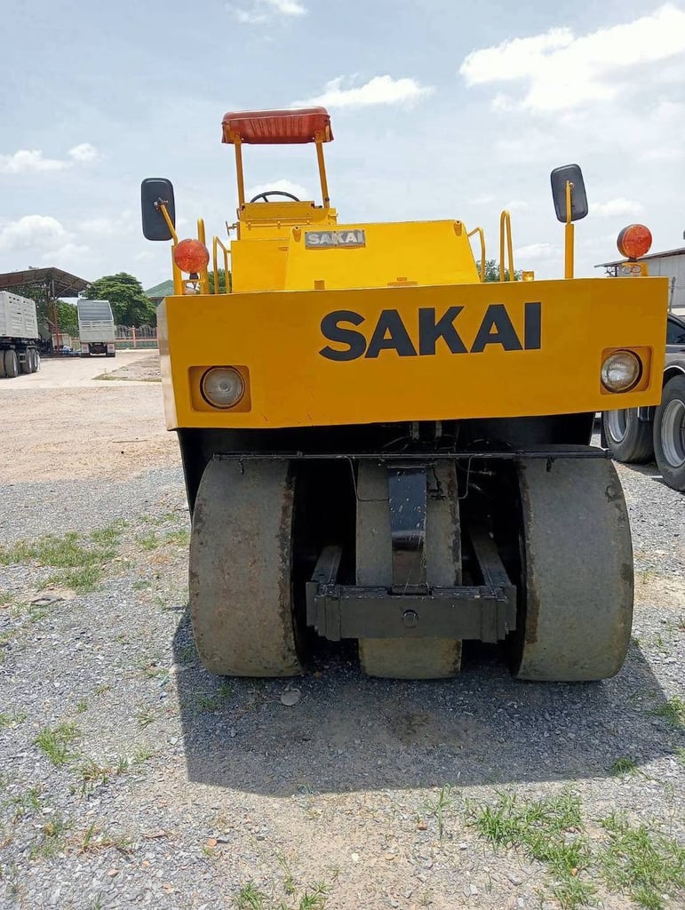 รถบด7 ล้อยาง SAKAI T2 รถบด7 ล้อยาง SAKAI T2