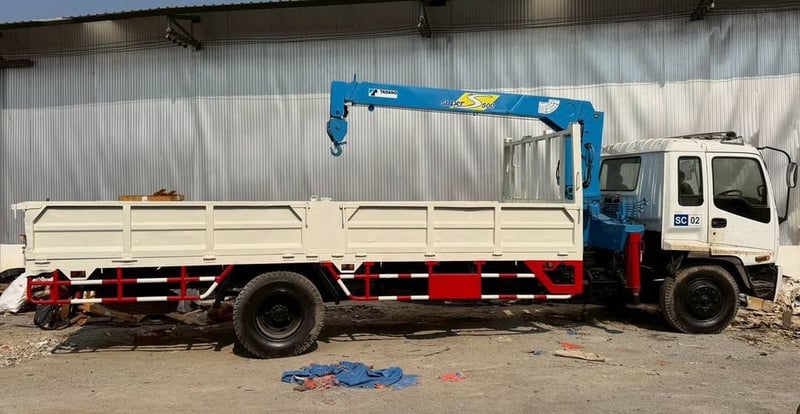 6 ล้อติดเครน 4.5 ตัน กระบะยาว 6 เมตร 6 ล้อติดเครน 4.5 ตัน กระบะยาว 6 เมตร