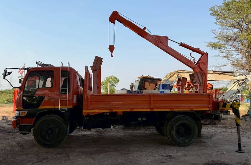 6 ล้อ ติดเครน 3 ตัน ยกเสาไฟ 