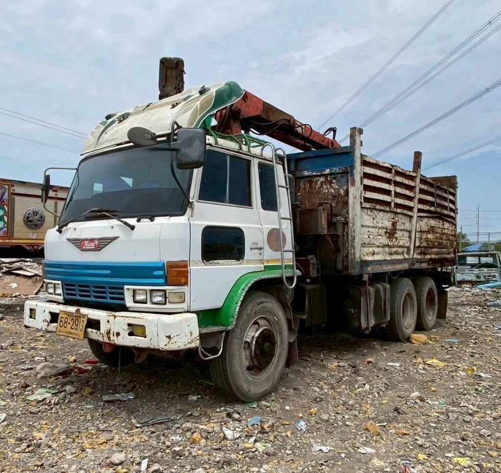 10 ล้อคอกสูง 1 เพลา ติดมือขยุ้ม 10 ล้อคอกสูง 1 เพลา ติดมือขยุ้ม