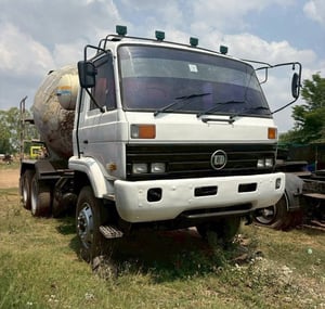 รถโม่ปูน 10 ล้อ 2 เพลา Nissan