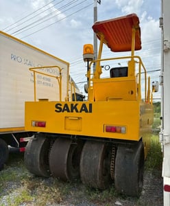 รถบดล้อยาง 7 ล้อ Sakai T2