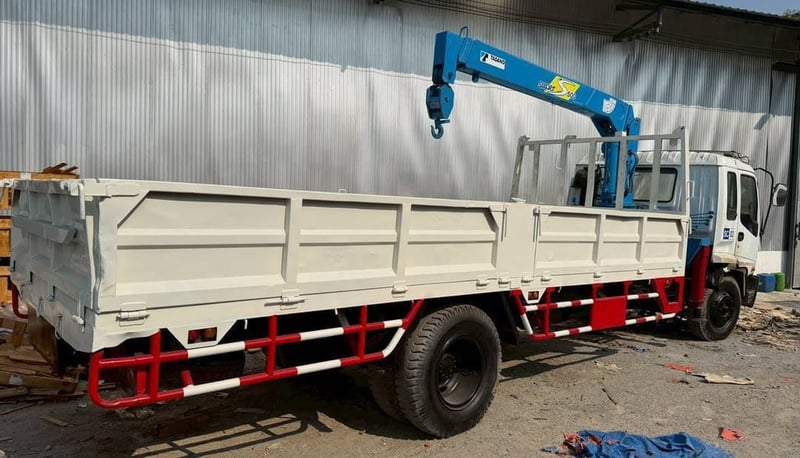 6 ล้อติดเครน 4.5 ตัน กระบะยาว 6 เมตร 6 ล้อติดเครน 4.5 ตัน กระบะยาว 6 เมตร