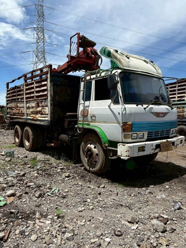 10 ล้อคอกสูง 1 เพลา ติดมือขยุ้ม