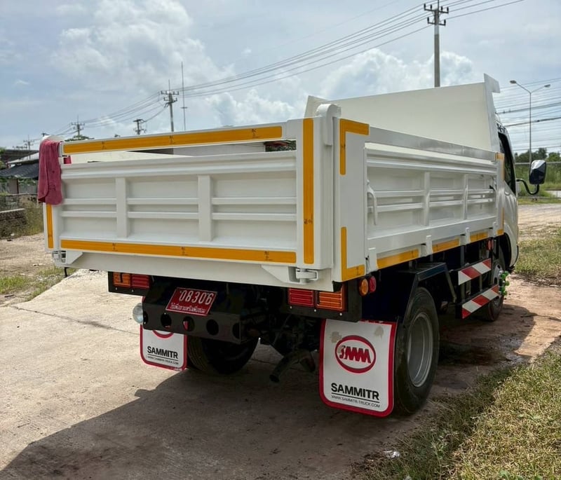 6 ล้อดั้ม Hino Dutro