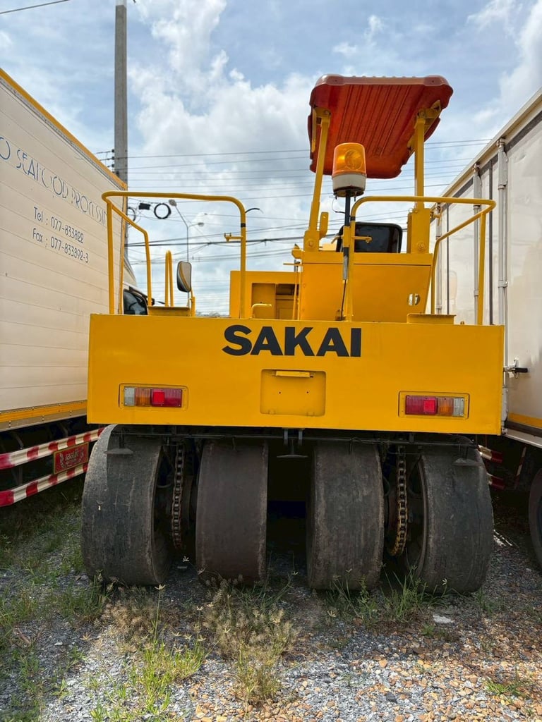 รถบดล้อยาง 7 ล้อ Sakai T2 รถบดล้อยาง 7 ล้อ Sakai T2