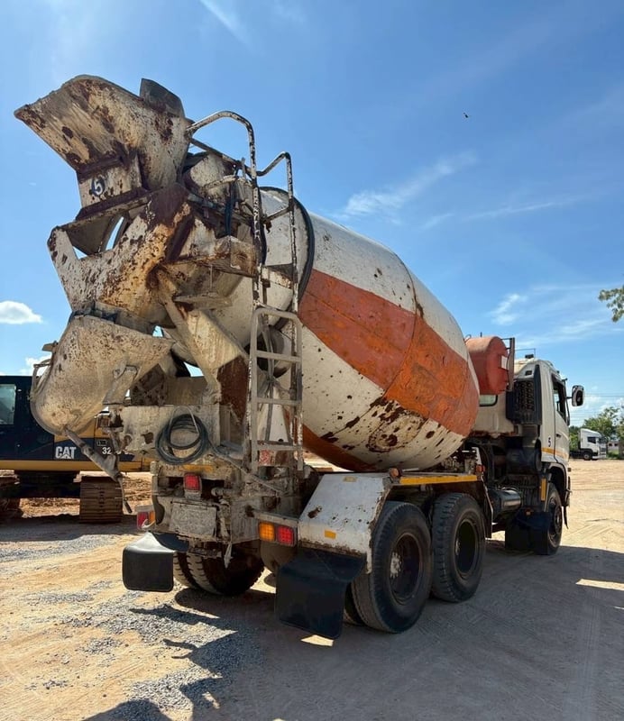 รถโม่ปูน 10 ล้อ