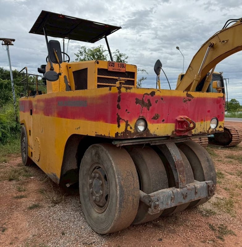 รถบด 9 ล้อยาง SAKAI TS7409