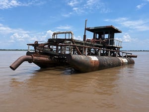 เรือดูดทราย สวย ๆ สภาพ ยาว 13.5 ไม่ผุ เรือดูดทราย สวย ๆ สภาพ ยาว 13.5 ไม่ผุ