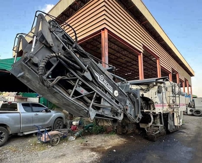 รถกัดถนน WIRTGEN W1900 รถกัดถนน WIRTGEN W1900