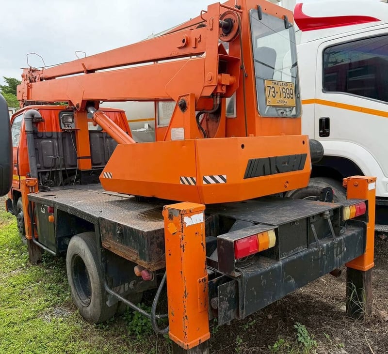 6  ล้อ ติดเครน 2.9 ตัน แบรนด์ Aichi  ประเทศญี่ปุ่น 