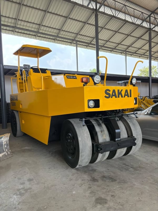 รถบด 9 ล้อยาง SAKAT  TS200